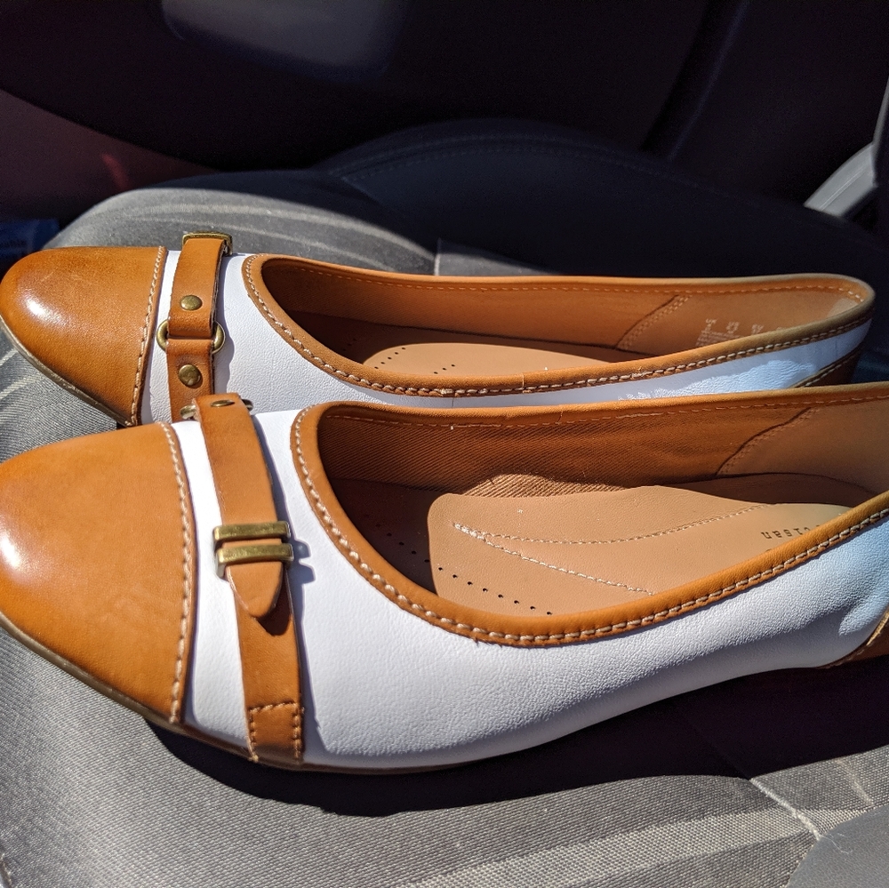 Brand New Clarks Artisan Flats